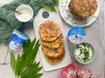 Ovesné placičky s medvědím česnekem a jogurtem z Valašska