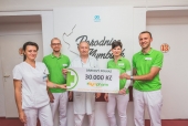 Peníze vybrané v rámci věrnostního programu Lékáren Nympharm posloužily k nákupu digitálních vah pro nymburskou porodnici