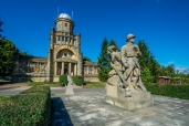 Ojedinělé pískovcové exponáty pod širým nebem,  Museum czech road racingu na zámku,  muzeum, Galerie plastik, Masarykova věž samostatnosti, prvorepublikové slunné lázně Dachova a další skvosty dělají z Hořic významný turistický cíl